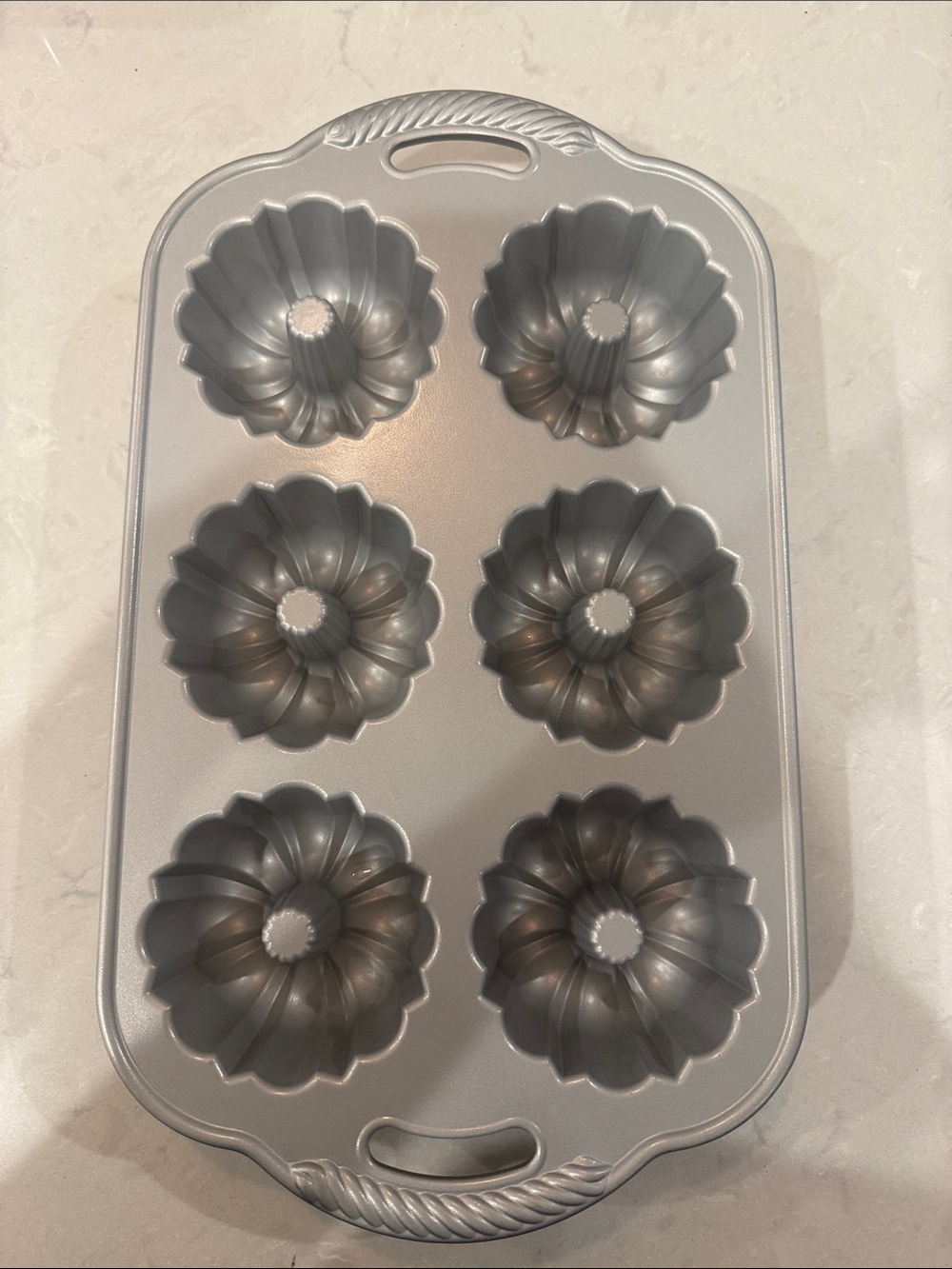 Nordic Ware Silver 6-Cavity Anniversary Bundtlette Pan 5 Cups